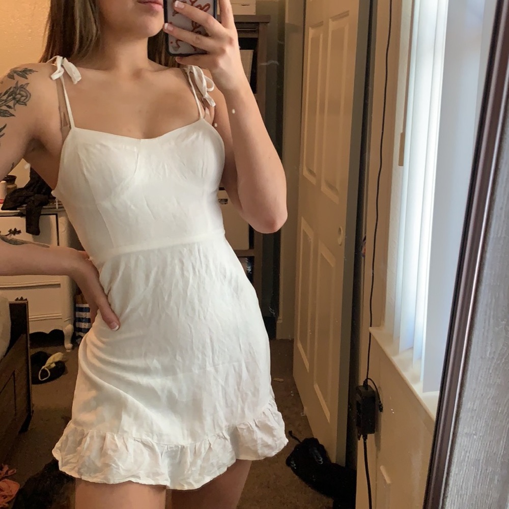 WHITE FLOUNCE DRESS